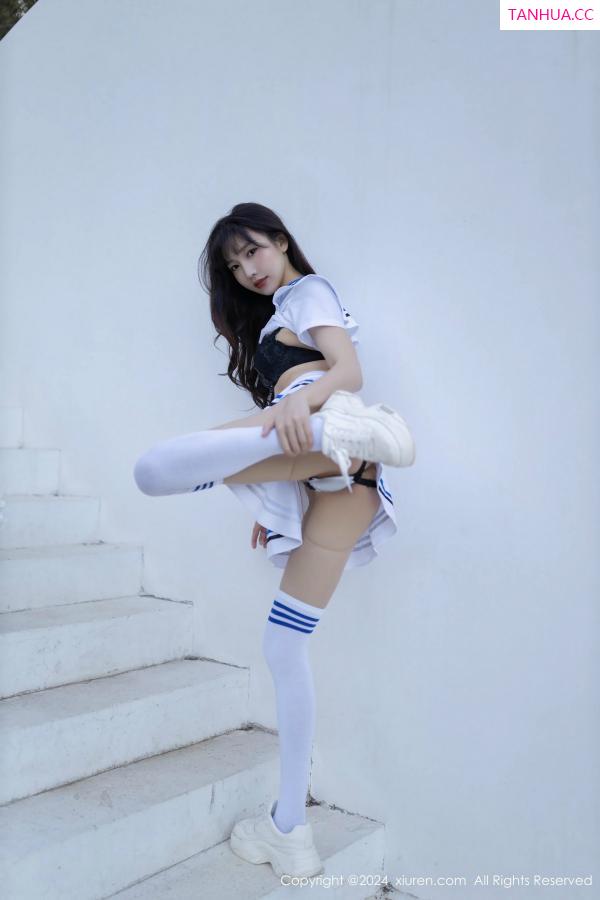 陆萱萱  [XiuRen]高清写真图 2024.12.05 No.9554 陆萱萱 学生套装第36张图片